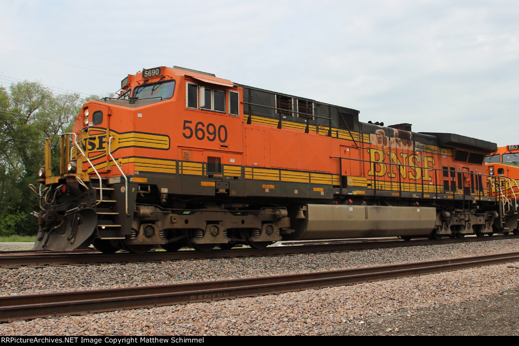 BNSF 5690